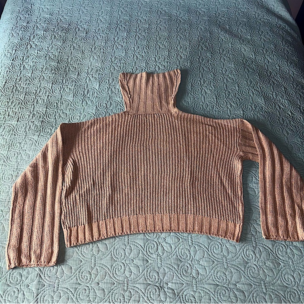 💜SO Croptop Sweater Tan